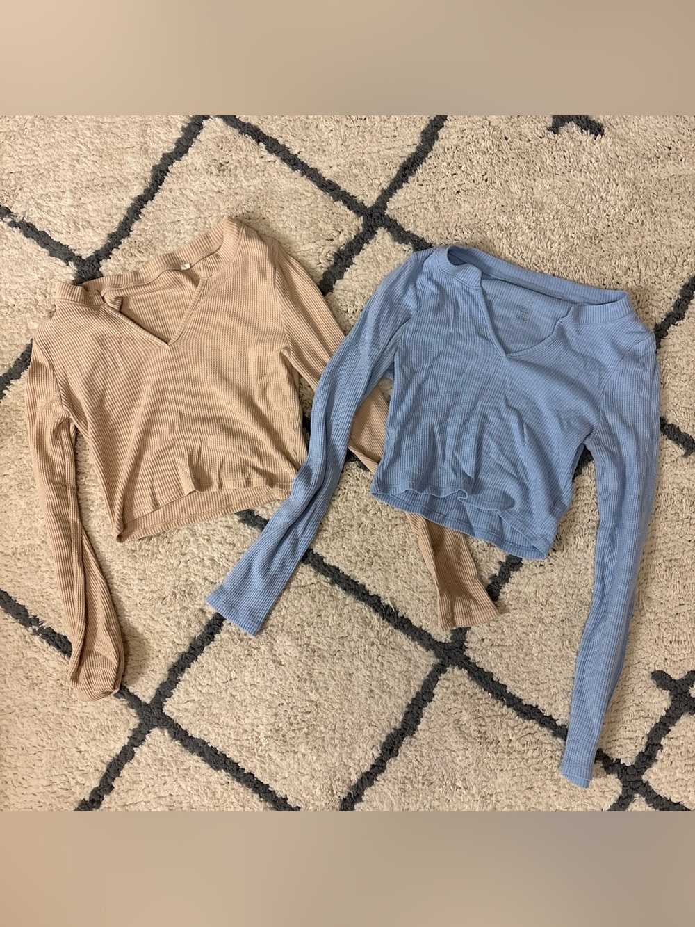 Ribbed V-Neck Long Sleeve Cropped Top in Beige and Light Blue